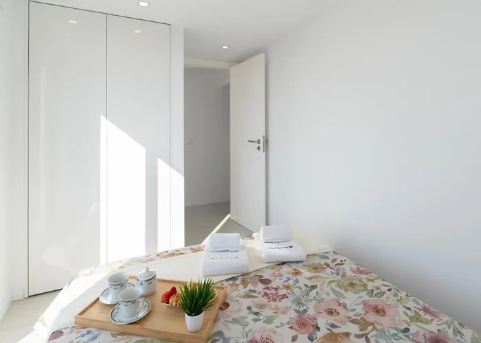 Host Wise - Charming House With Ocean View * 纳扎雷