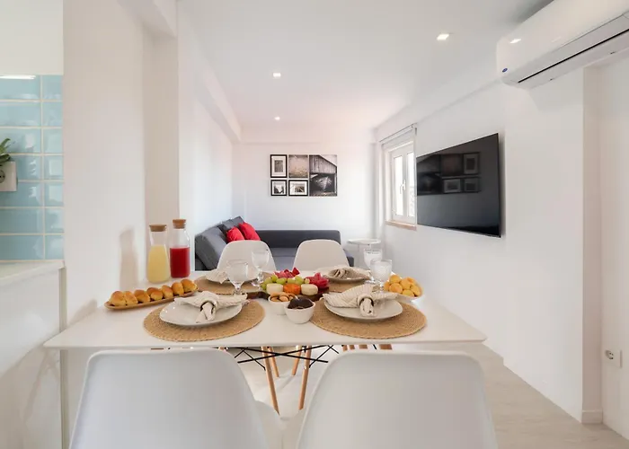 Host Wise - Charming House With Ocean View 纳扎雷