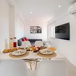 Host Wise - Charming House With Ocean View Ναζαρέ